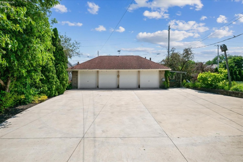 504 Perry Street, Port Clinton, 43452, 7 Bedrooms Bedrooms, ,5 BathroomsBathrooms,Residential,For Sale,Perry,20262663