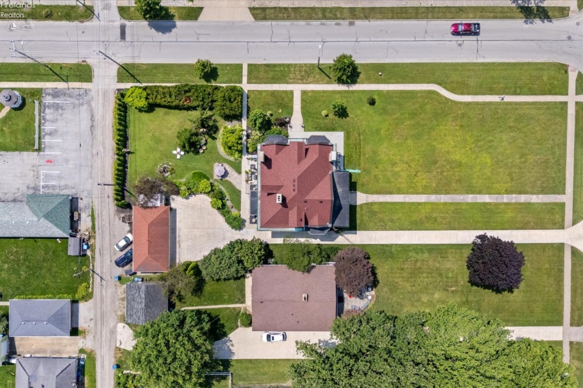 504 Perry Street, Port Clinton, 43452, 7 Bedrooms Bedrooms, ,5 BathroomsBathrooms,Residential,For Sale,Perry,20262663