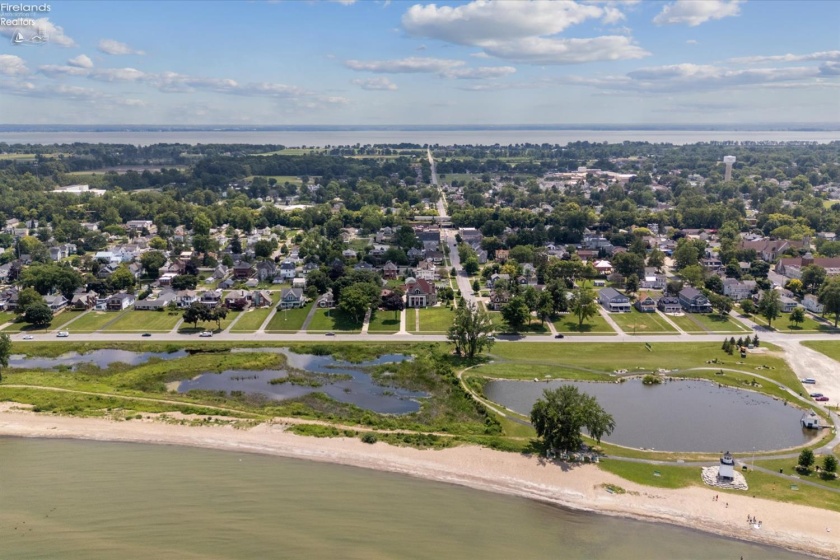 504 Perry Street, Port Clinton, 43452, 7 Bedrooms Bedrooms, ,5 BathroomsBathrooms,Residential,For Sale,Perry,20262663