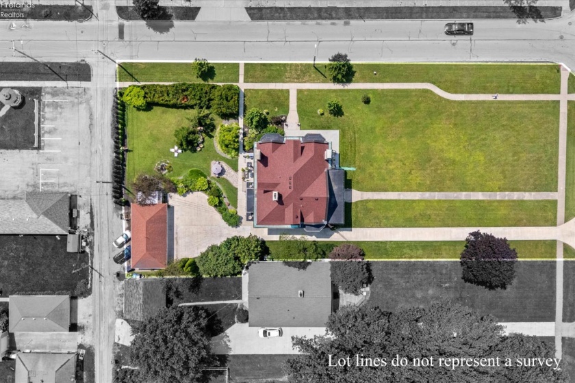 504 Perry Street, Port Clinton, 43452, 7 Bedrooms Bedrooms, ,5 BathroomsBathrooms,Residential,For Sale,Perry,20262663
