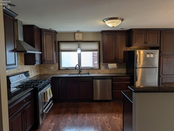 906 Fennimore Street, Fremont, 43420, 3 Bedrooms Bedrooms, ,2 BathroomsBathrooms,Residential,For Sale,Fennimore,20262673