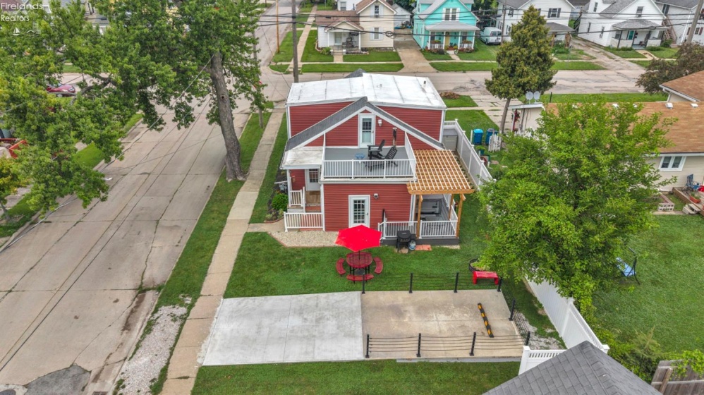 902 2nd Street, Port Clinton, 43452, 3 Bedrooms Bedrooms, ,2 BathroomsBathrooms,Residential,For Sale,2nd,20262568