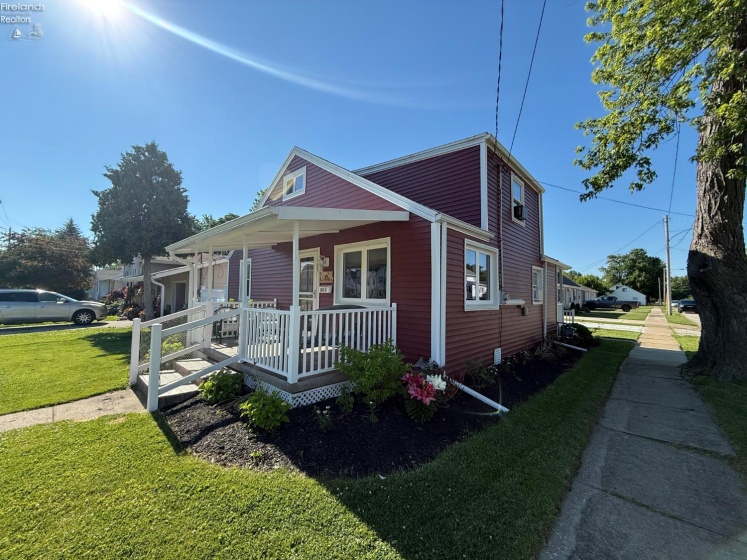 902 2nd Street, Port Clinton, 43452, 3 Bedrooms Bedrooms, ,2 BathroomsBathrooms,Residential,For Sale,2nd,20262568