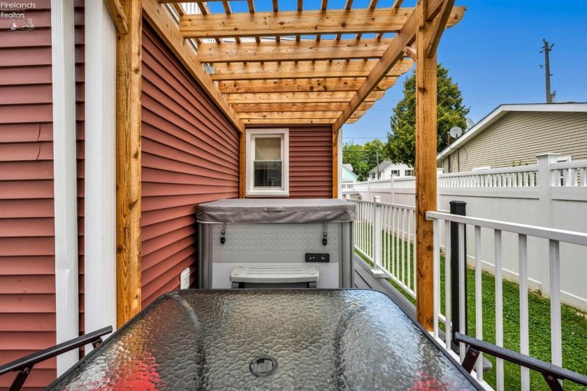 902 2nd Street, Port Clinton, 43452, 3 Bedrooms Bedrooms, ,2 BathroomsBathrooms,Residential,For Sale,2nd,20262568