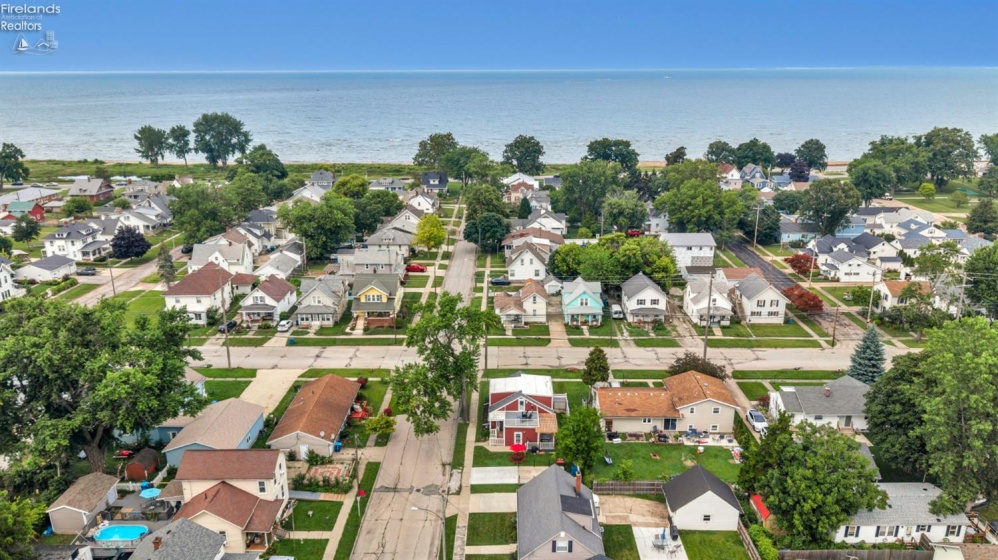 902 2nd Street, Port Clinton, 43452, 3 Bedrooms Bedrooms, ,2 BathroomsBathrooms,Residential,For Sale,2nd,20262568