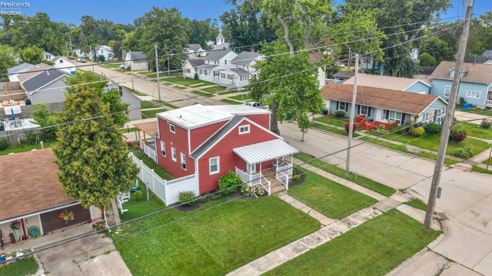 902 2nd Street, Port Clinton, 43452, 3 Bedrooms Bedrooms, ,2 BathroomsBathrooms,Residential,For Sale,2nd,20262568