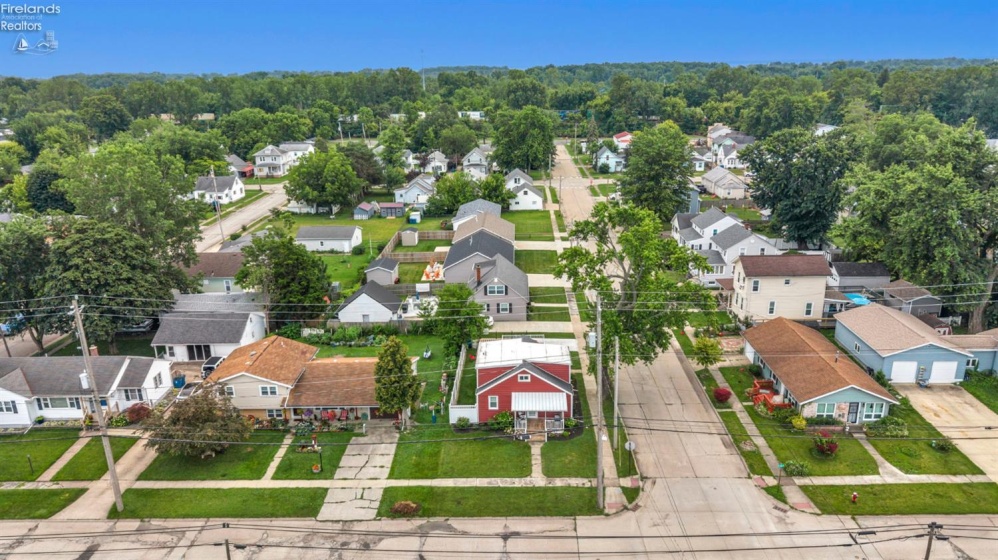 902 2nd Street, Port Clinton, 43452, 3 Bedrooms Bedrooms, ,2 BathroomsBathrooms,Residential,For Sale,2nd,20262568