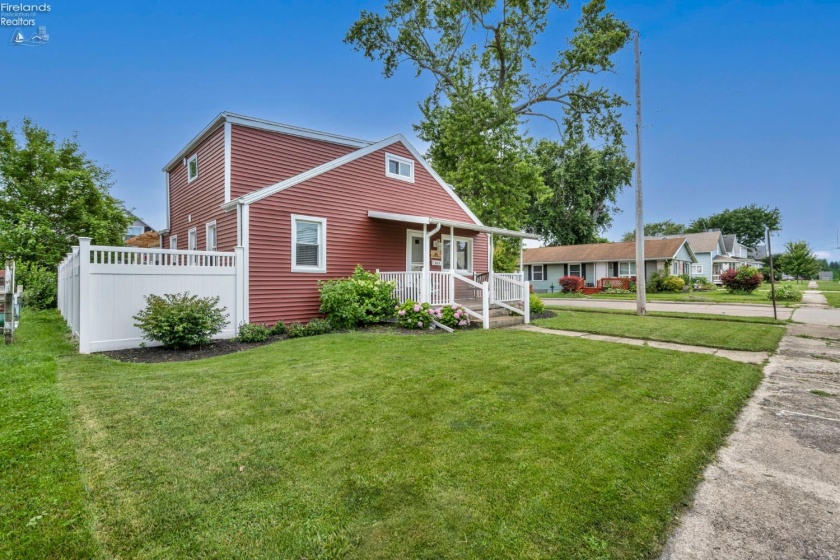 902 2nd Street, Port Clinton, 43452, 3 Bedrooms Bedrooms, ,2 BathroomsBathrooms,Residential,For Sale,2nd,20262568
