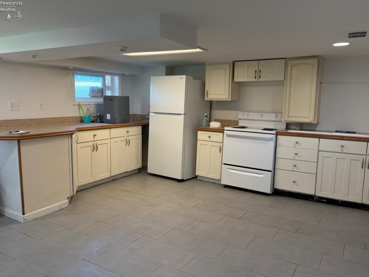 2406 Monroe Street, Sandusky, 44870, 2 Bedrooms Bedrooms, ,1 BathroomBathrooms,Residential,For Sale,Monroe,20262683