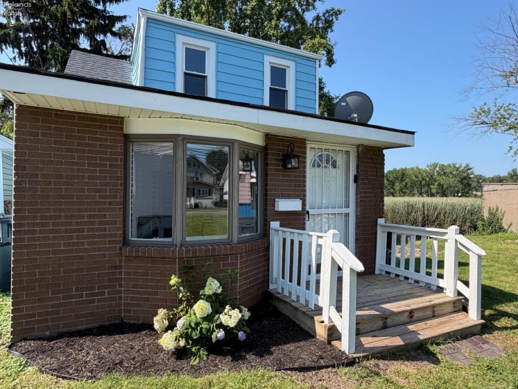 2406 Monroe Street, Sandusky, 44870, 2 Bedrooms Bedrooms, ,1 BathroomBathrooms,Residential,For Sale,Monroe,20262683