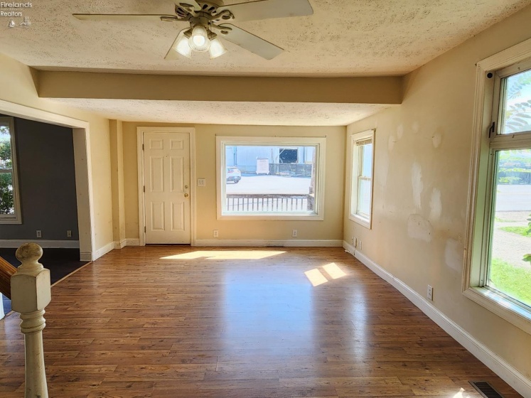 281 Spring Street, Clyde, 43410, 2 Bedrooms Bedrooms, ,2 BathroomsBathrooms,Residential,For Sale,Spring Street,20262665
