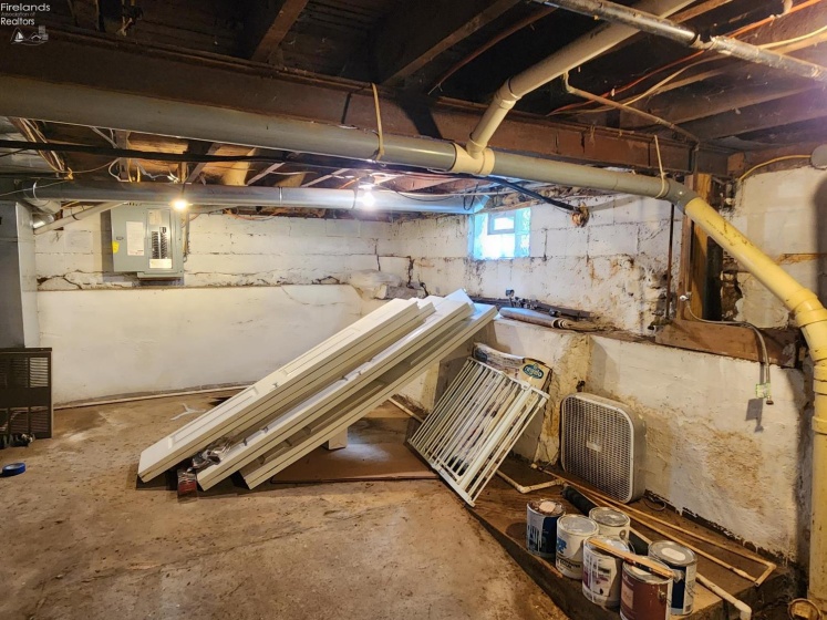 281 Spring Street, Clyde, 43410, 2 Bedrooms Bedrooms, ,2 BathroomsBathrooms,Residential,For Sale,Spring Street,20262665