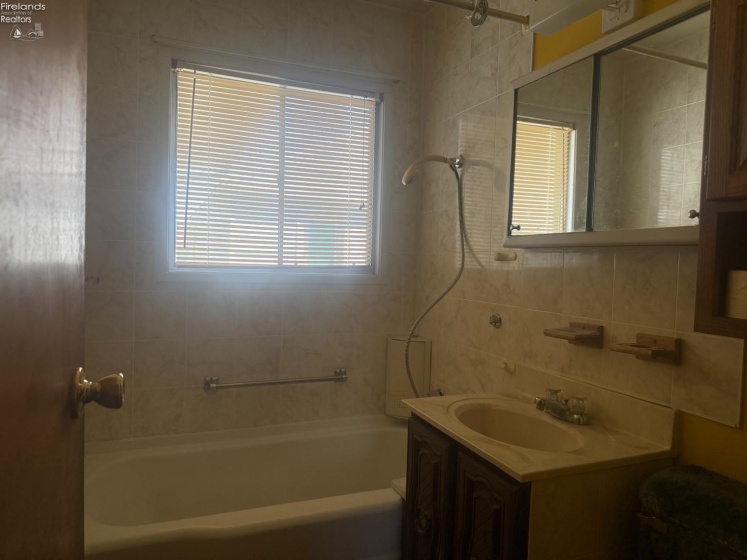 1716 Moore Street, Fremont, 43420, 3 Bedrooms Bedrooms, ,2 BathroomsBathrooms,Residential,For Sale,Moore,20262677
