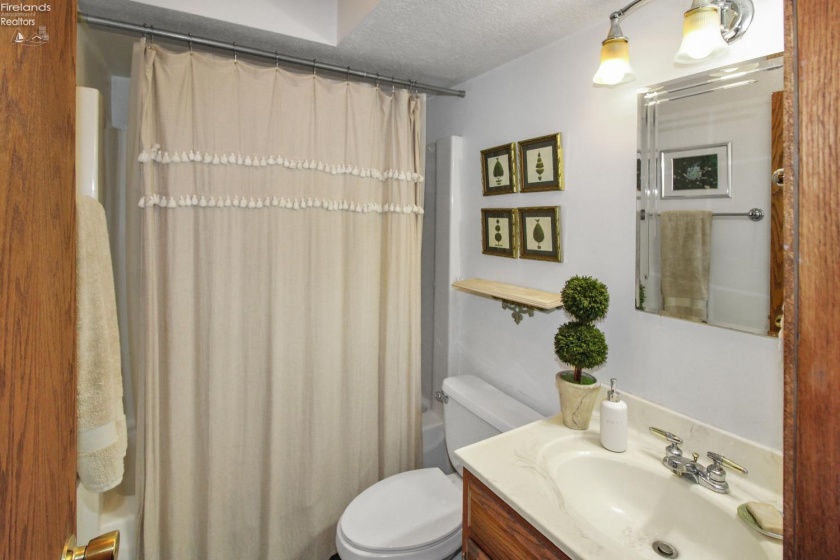 4270 Konker Road, Port Clinton, 43452, 2 Bedrooms Bedrooms, ,2 BathroomsBathrooms,Residential,For Sale,Konker,20262712