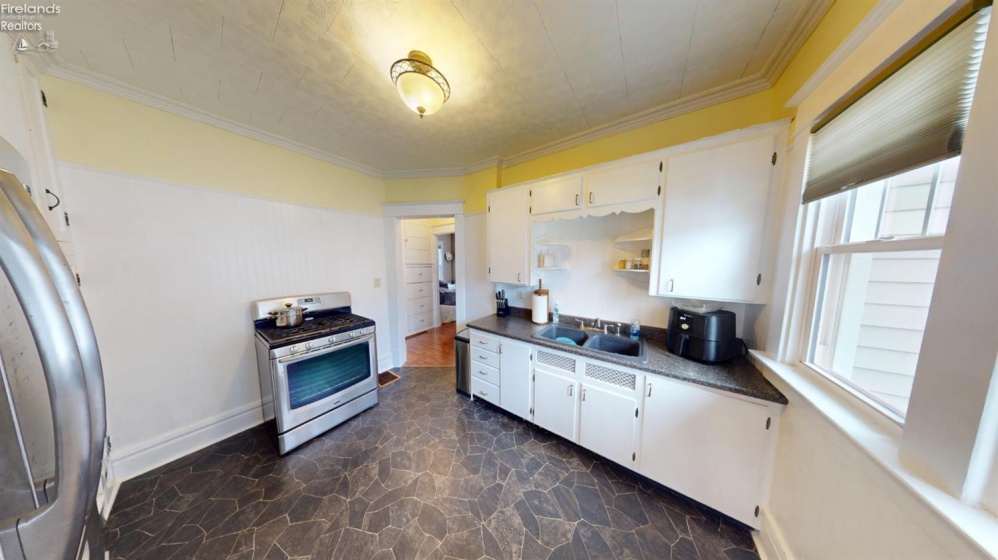 627 Madison Street, Port Clinton, 43452, 2 Bedrooms Bedrooms, ,1 BathroomBathrooms,Residential,For Sale,Madison,20262508