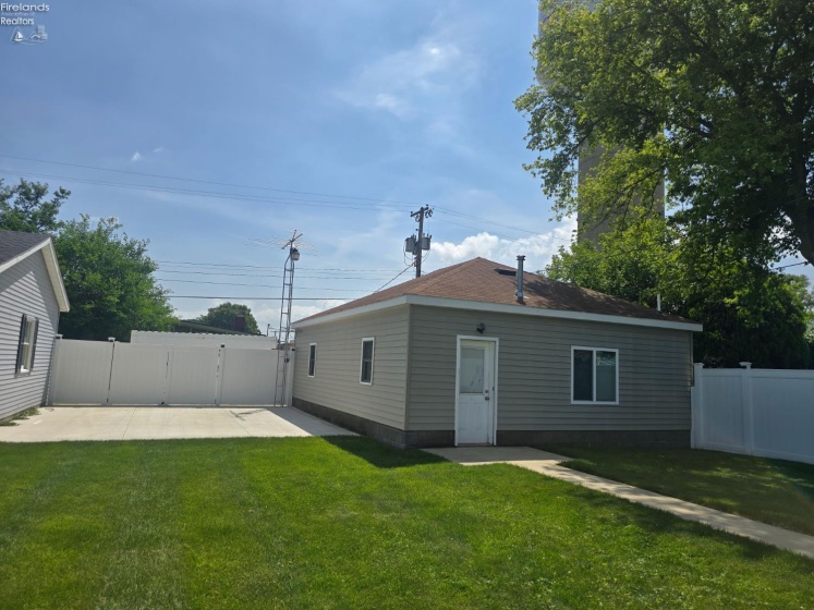 627 Madison Street, Port Clinton, 43452, 2 Bedrooms Bedrooms, ,1 BathroomBathrooms,Residential,For Sale,Madison,20262508