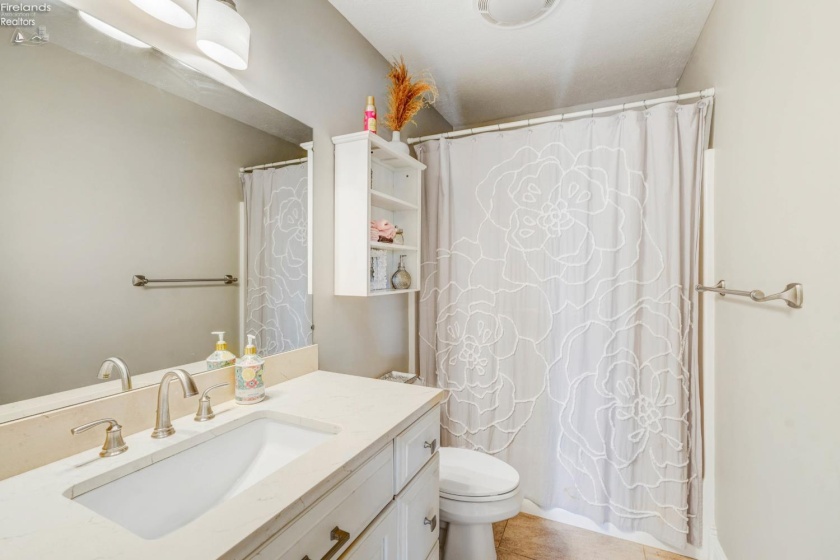 5533 Bertram Drive, Port Clinton, 43452, 5 Bedrooms Bedrooms, ,4 BathroomsBathrooms,Residential,For Sale,Bertram,20262735