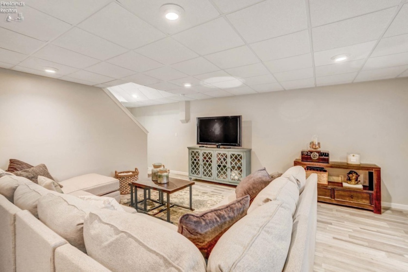 5533 Bertram Drive, Port Clinton, 43452, 5 Bedrooms Bedrooms, ,4 BathroomsBathrooms,Residential,For Sale,Bertram,20262735