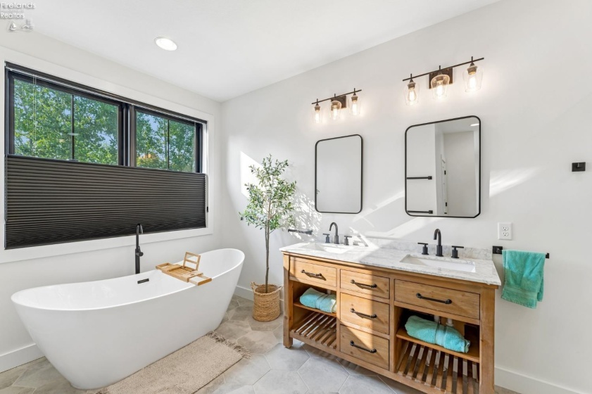2238 Harbor Bay Drive, Marblehead, 43440, 4 Bedrooms Bedrooms, ,3 BathroomsBathrooms,Residential,For Sale,Harbor Bay,20262682