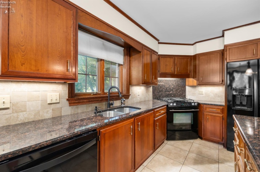 1711 Willow Drive, Sandusky, 44870, 4 Bedrooms Bedrooms, ,5 BathroomsBathrooms,Residential,For Sale,Willow,20262748