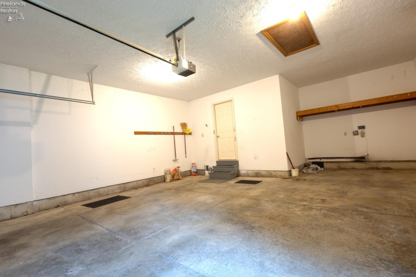 303 Canterbury Drive, Huron, 44839, 4 Bedrooms Bedrooms, ,4 BathroomsBathrooms,Residential,For Sale,Canterbury,20262574