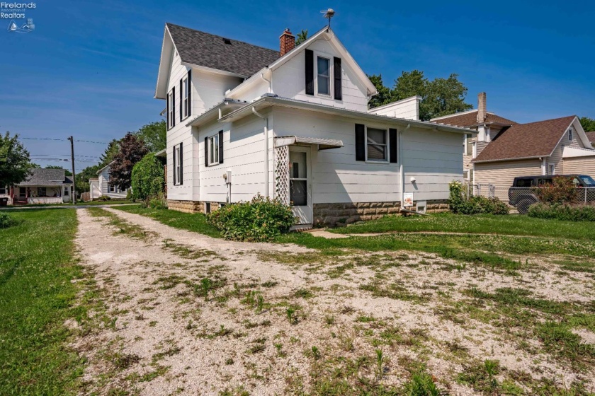 523 Madison Street, Gibsonburg, 43431, 4 Bedrooms Bedrooms, ,2 BathroomsBathrooms,Residential,For Sale,Madison,20262730
