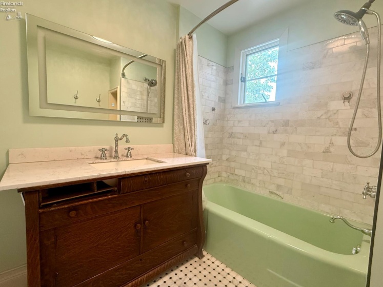 1104 Wayne Street, Sandusky, 44870, 4 Bedrooms Bedrooms, ,3 BathroomsBathrooms,Residential,For Sale,Wayne,20262686
