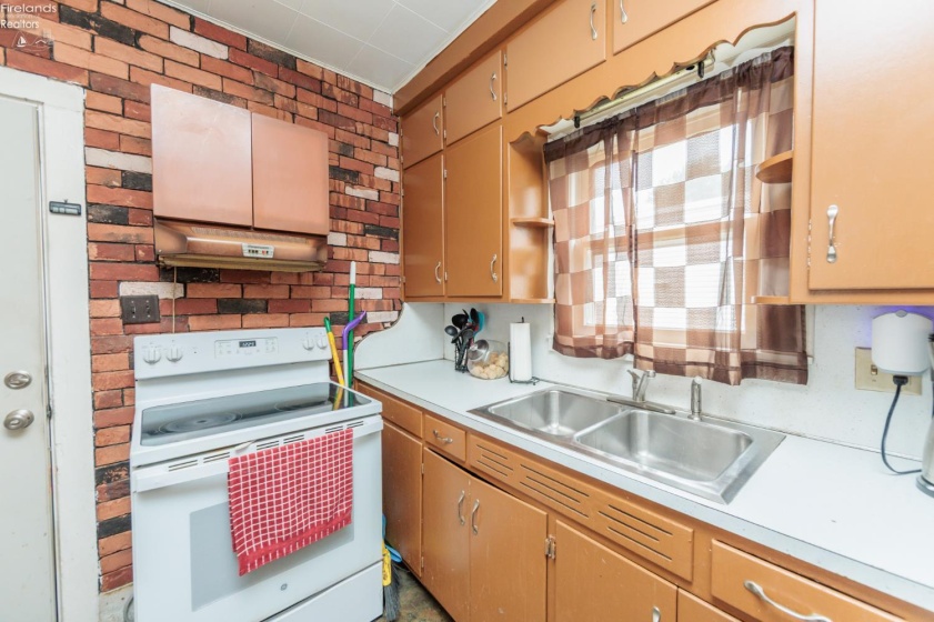 118 Hickory Street, Bellevue, 44811, 3 Bedrooms Bedrooms, ,2 BathroomsBathrooms,Residential,For Sale,Hickory,20262579