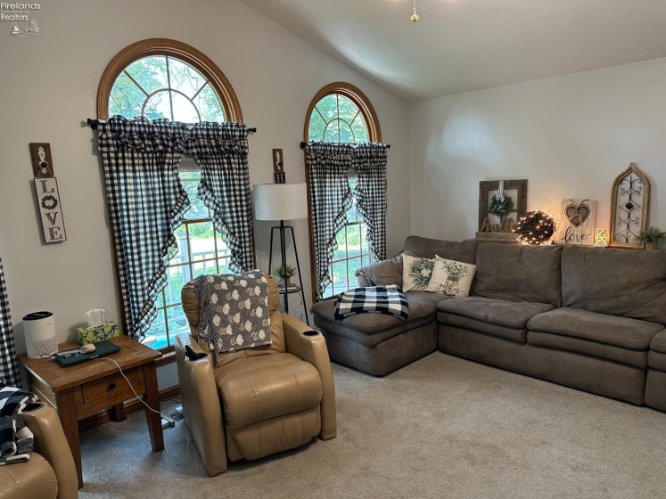603 W Main St, Bellevue, 44811, 2 Bedrooms Bedrooms, ,2 BathroomsBathrooms,Residential,For Sale,W Main St,20262752