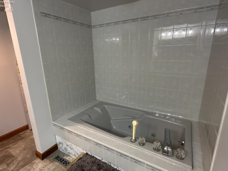603 W Main St, Bellevue, 44811, 2 Bedrooms Bedrooms, ,2 BathroomsBathrooms,Residential,For Sale,W Main St,20262752