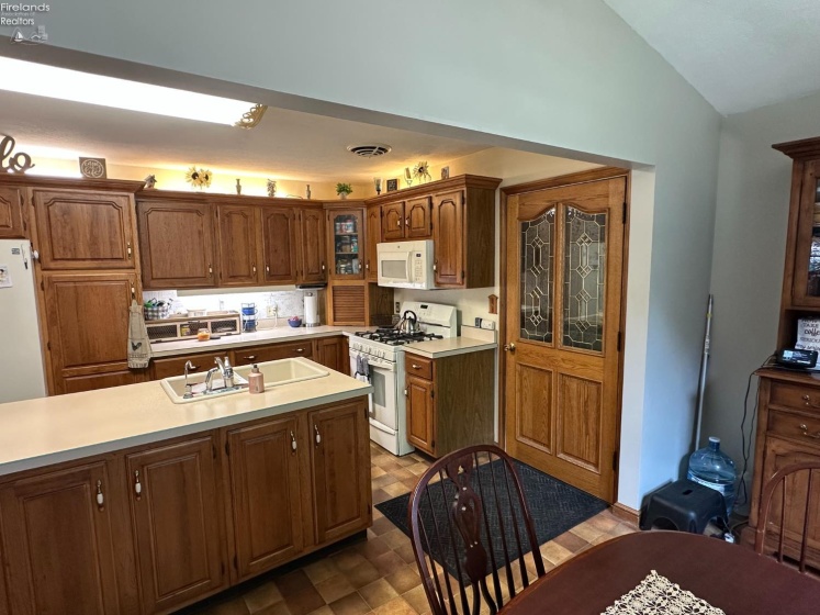 603 W Main St, Bellevue, 44811, 2 Bedrooms Bedrooms, ,2 BathroomsBathrooms,Residential,For Sale,W Main St,20262752
