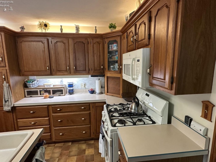 603 W Main St, Bellevue, 44811, 2 Bedrooms Bedrooms, ,2 BathroomsBathrooms,Residential,For Sale,W Main St,20262752