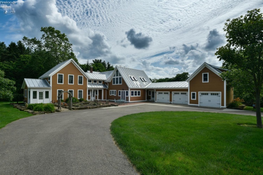 2863 Bell Road, Mansfield, 44904, 6 Bedrooms Bedrooms, ,5 BathroomsBathrooms,Residential,For Sale,Bell,20262792
