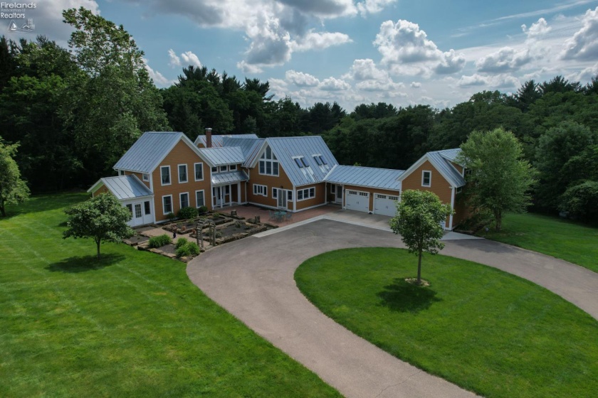 2863 Bell Road, Mansfield, 44904, 6 Bedrooms Bedrooms, ,5 BathroomsBathrooms,Residential,For Sale,Bell,20262792