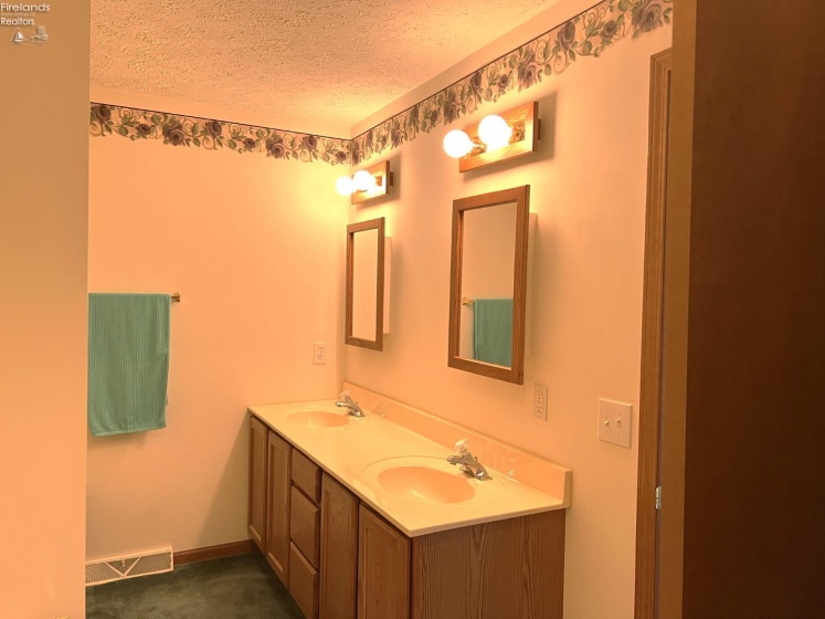 1013 Cherokee Crossing, Wapakoneta, 45895, 3 Bedrooms Bedrooms, ,3 BathroomsBathrooms,Residential,For Sale,Cherokee,20262460