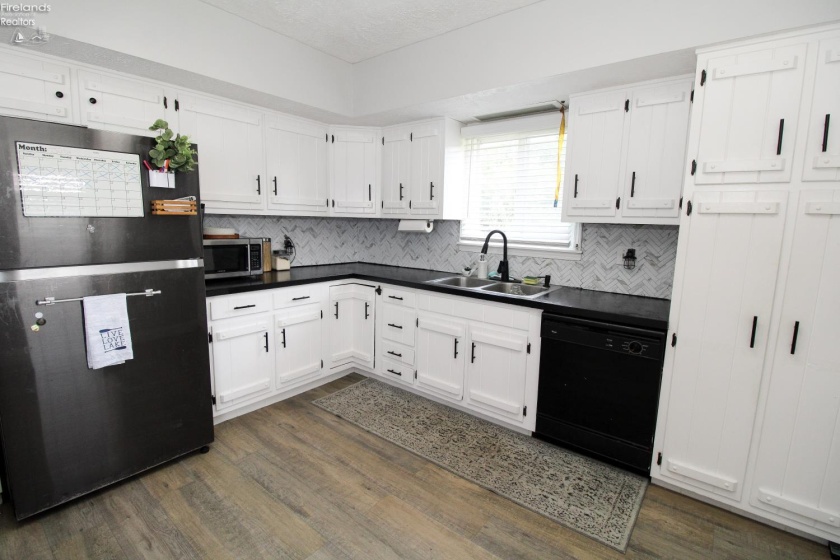 9717 Hayes Avenue, Sandusky, 44870, 3 Bedrooms Bedrooms, ,2 BathroomsBathrooms,Residential,For Sale,Hayes,20262786