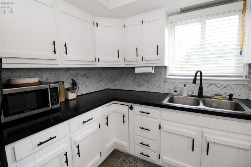 9717 Hayes Avenue, Sandusky, 44870, 3 Bedrooms Bedrooms, ,2 BathroomsBathrooms,Residential,For Sale,Hayes,20262786