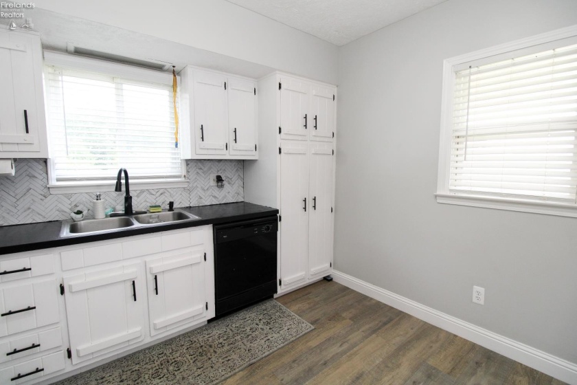 9717 Hayes Avenue, Sandusky, 44870, 3 Bedrooms Bedrooms, ,2 BathroomsBathrooms,Residential,For Sale,Hayes,20262786