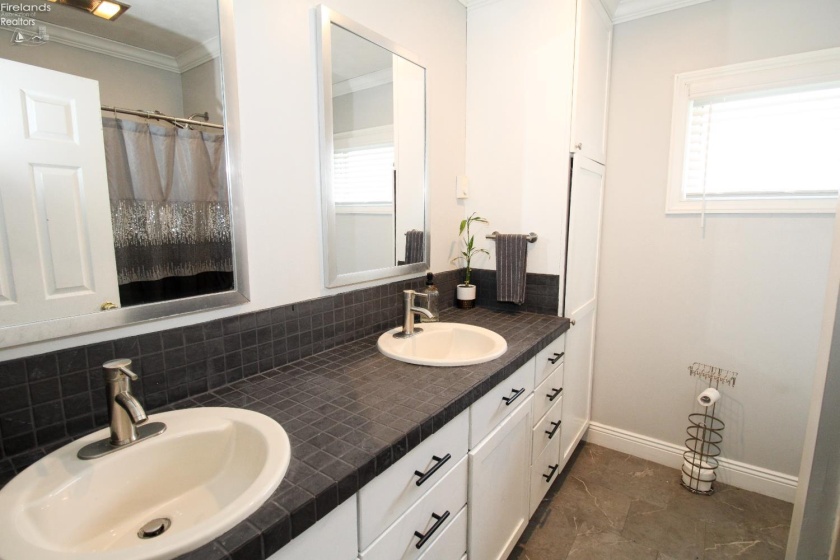 9717 Hayes Avenue, Sandusky, 44870, 3 Bedrooms Bedrooms, ,2 BathroomsBathrooms,Residential,For Sale,Hayes,20262786