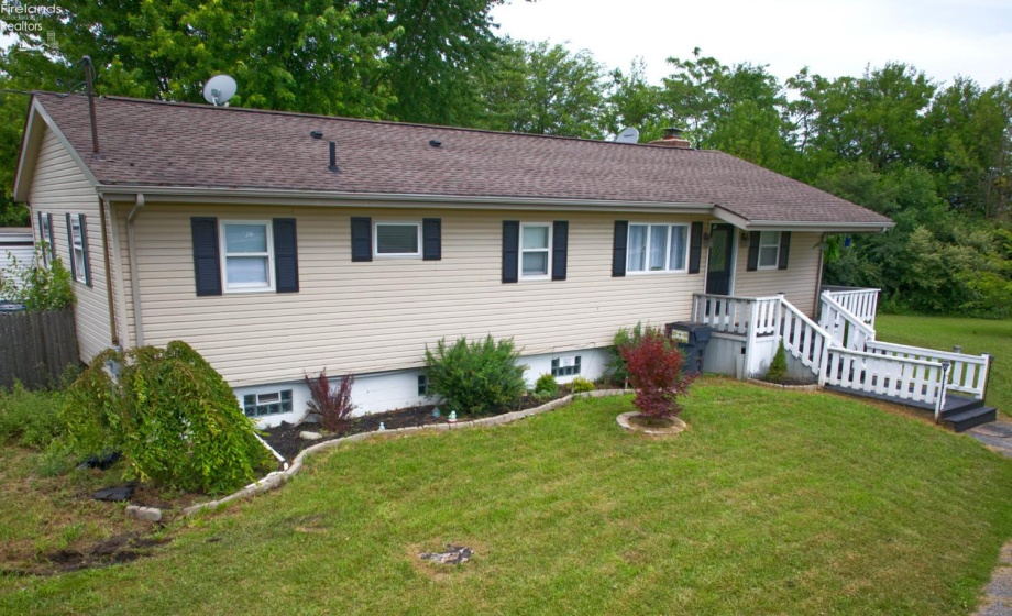 9717 Hayes Avenue, Sandusky, 44870, 3 Bedrooms Bedrooms, ,2 BathroomsBathrooms,Residential,For Sale,Hayes,20262786