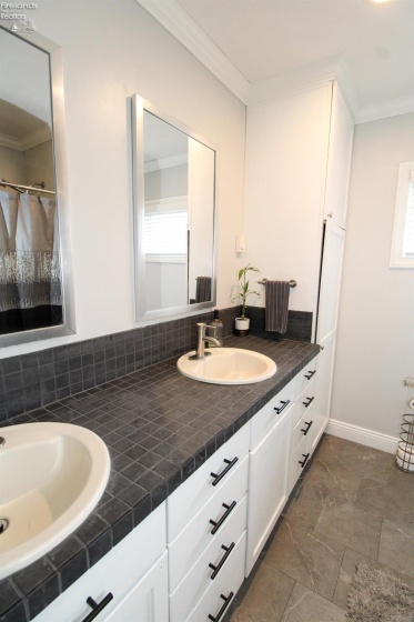 9717 Hayes Avenue, Sandusky, 44870, 3 Bedrooms Bedrooms, ,2 BathroomsBathrooms,Residential,For Sale,Hayes,20262786