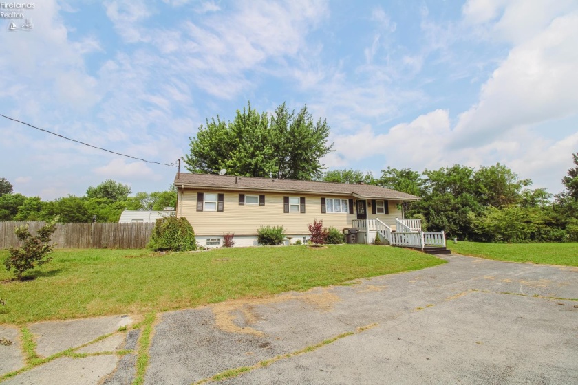 9717 Hayes Avenue, Sandusky, 44870, 3 Bedrooms Bedrooms, ,2 BathroomsBathrooms,Residential,For Sale,Hayes,20262786