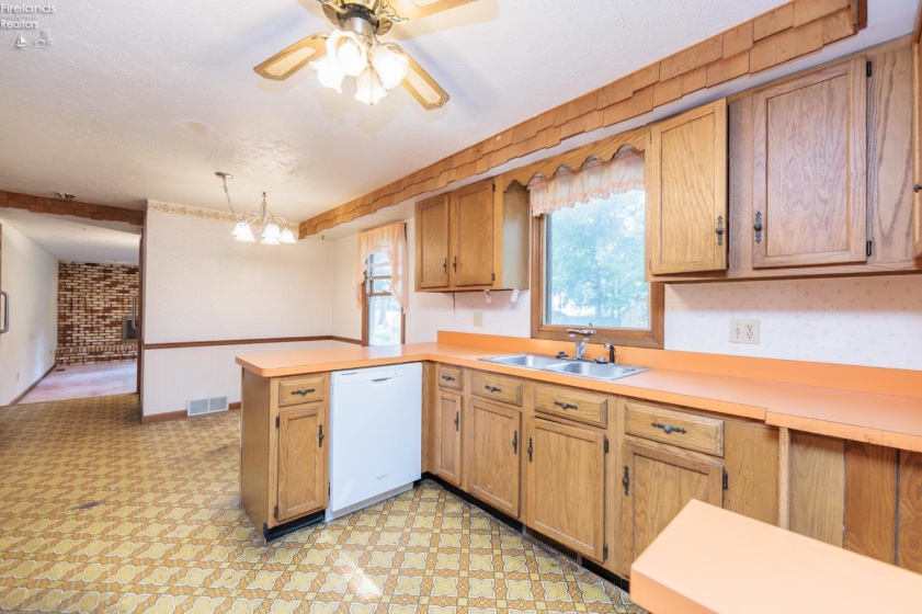 711 Arlington Drive, Vermilion, 44089, 3 Bedrooms Bedrooms, ,3 BathroomsBathrooms,Residential,For Sale,Arlington,20262795