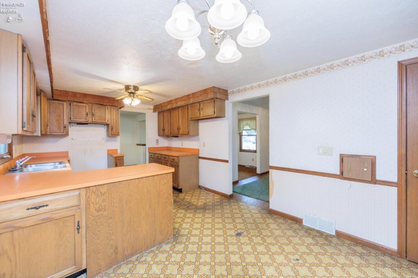 711 Arlington Drive, Vermilion, 44089, 3 Bedrooms Bedrooms, ,3 BathroomsBathrooms,Residential,For Sale,Arlington,20262795