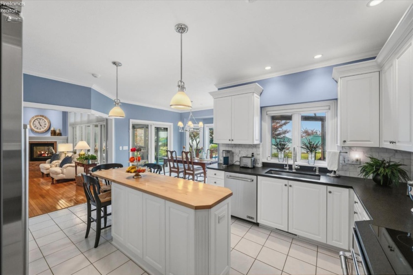 1705 Lands End Drive, Huron, 44839, 4 Bedrooms Bedrooms, ,5 BathroomsBathrooms,Residential,For Sale,Lands End,20262818