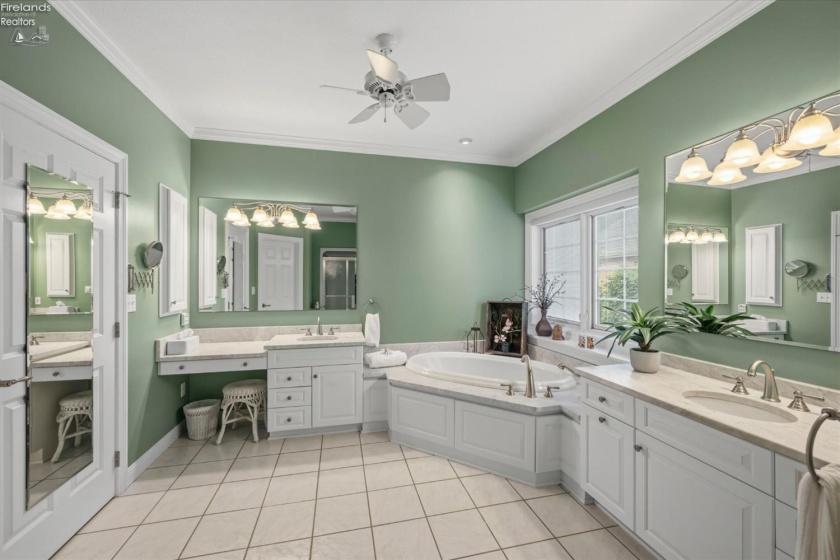 1705 Lands End Drive, Huron, 44839, 4 Bedrooms Bedrooms, ,5 BathroomsBathrooms,Residential,For Sale,Lands End,20262818