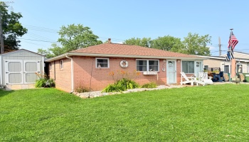 5821 Peach Street, Port Clinton, 43452, 2 Bedrooms Bedrooms, ,1 BathroomBathrooms,Residential,For Sale,Peach,20262820