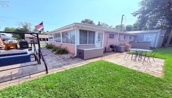 5821 Peach Street, Port Clinton, 43452, 2 Bedrooms Bedrooms, ,1 BathroomBathrooms,Residential,For Sale,Peach,20262820