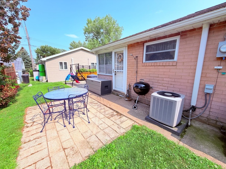 5821 Peach Street, Port Clinton, 43452, 2 Bedrooms Bedrooms, ,1 BathroomBathrooms,Residential,For Sale,Peach,20262820