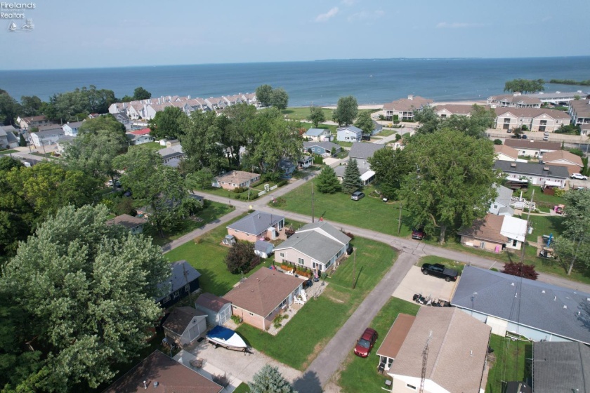 5821 Peach Street, Port Clinton, 43452, 2 Bedrooms Bedrooms, ,1 BathroomBathrooms,Residential,For Sale,Peach,20262820